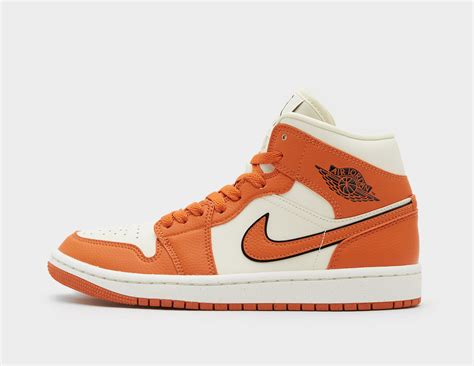 nike air jordan oranje zwart|jordan 1 sneaker.